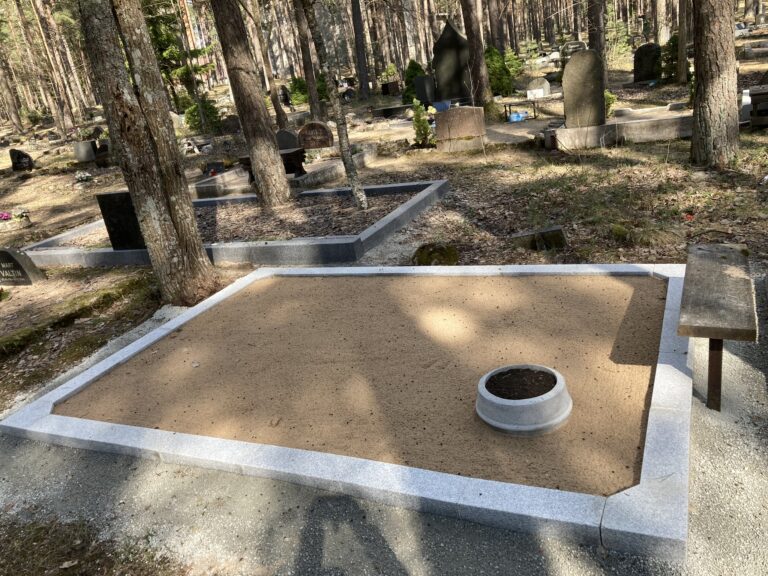 galerii_karestatud_pinnaga-graniidist_hauapiirded_11