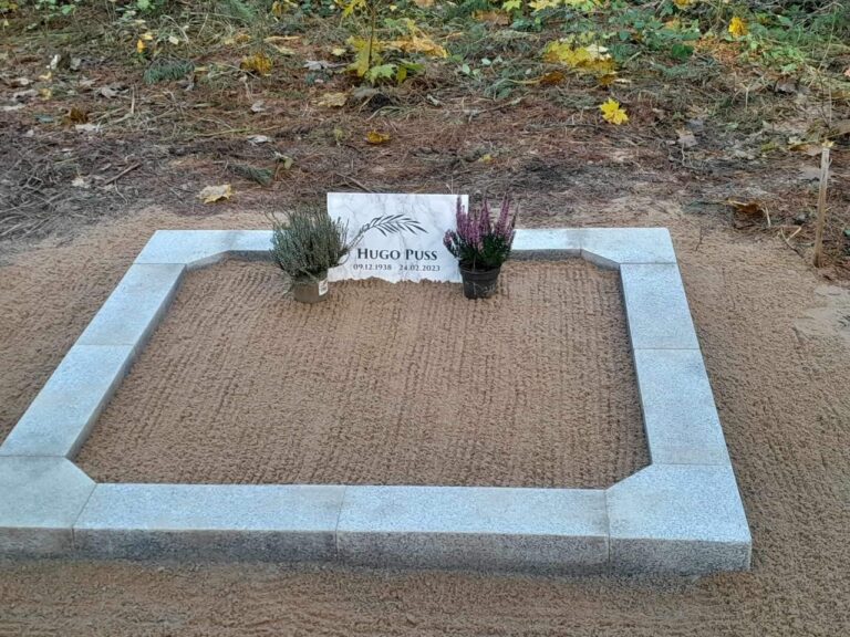 galerii_karestatud_pinnaga-graniidist_hauapiirded_3