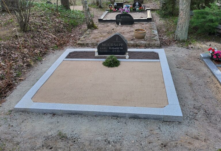 galerii_karestatud_pinnaga-graniidist_hauapiirded_4