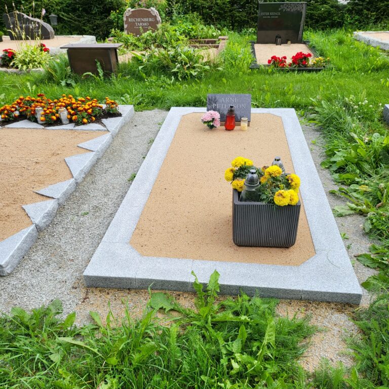 galerii_karestatud_pinnaga-graniidist_hauapiirded_7