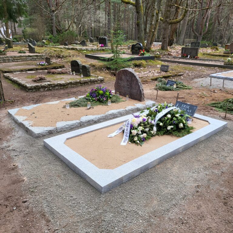 galerii_karestatud_pinnaga-graniidist_hauapiirded_8