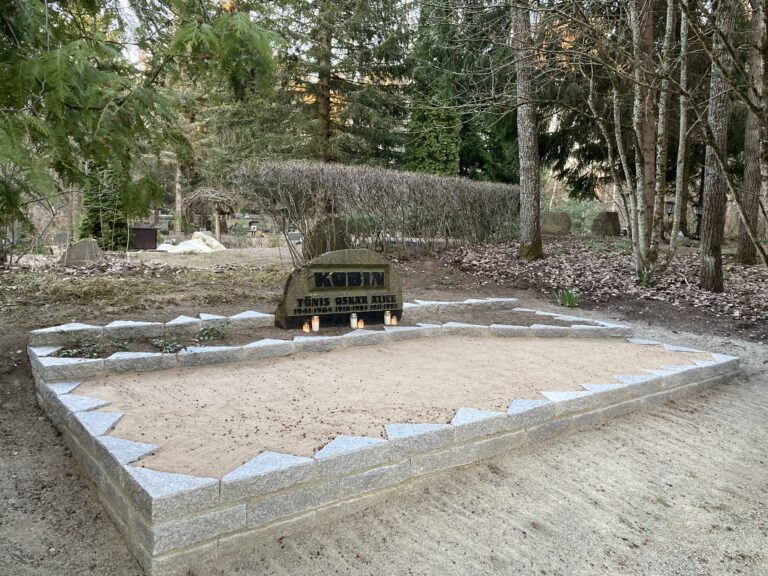 galerii_klombitud_graniidist_hauapiirded_2