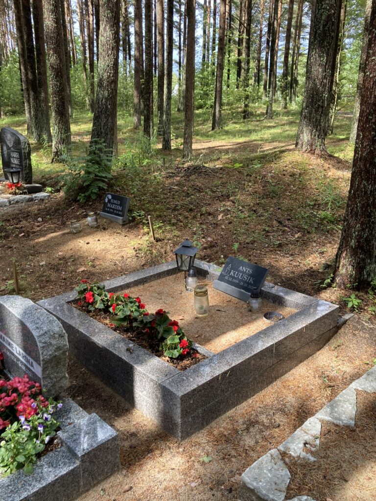 galerii_poleeritud_graniidist_hauapiirded_15