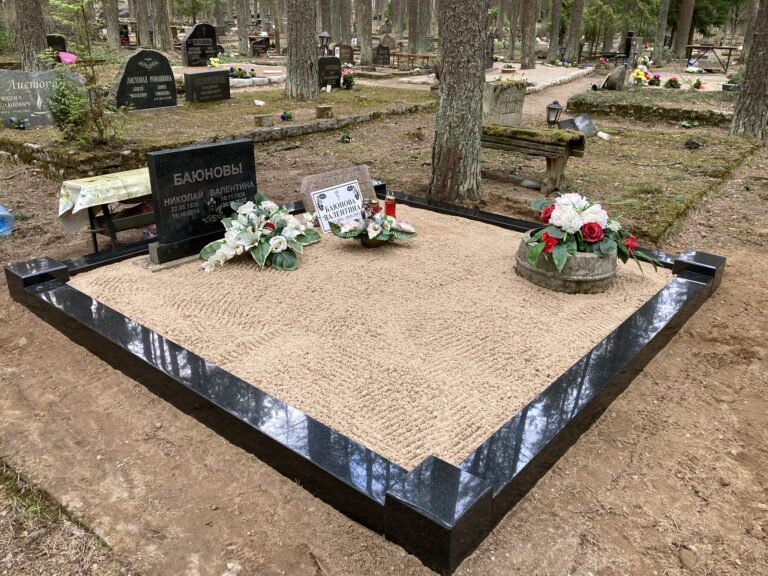 galerii_poleeritud_graniidist_hauapiirded_32