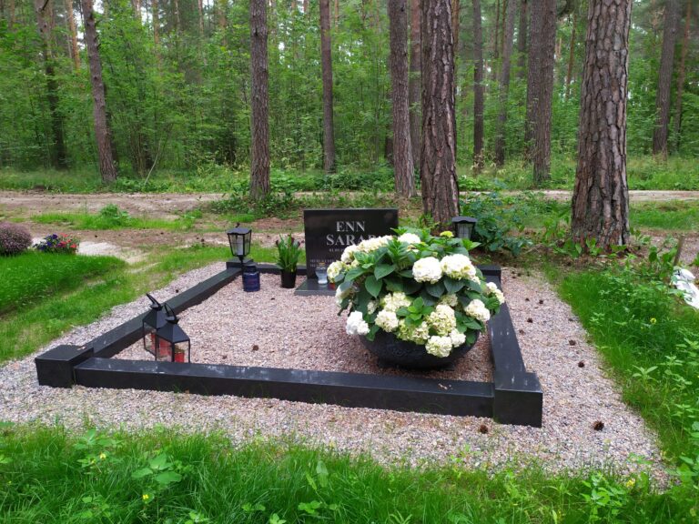 galerii_poleeritud_graniidist_hauapiirded_7